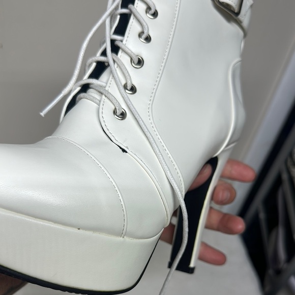 Stylish White Platform Ankle Boots - Picture 7 of 12